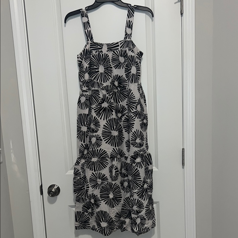 LOFT Black and White Sleeveless Midi Sundress